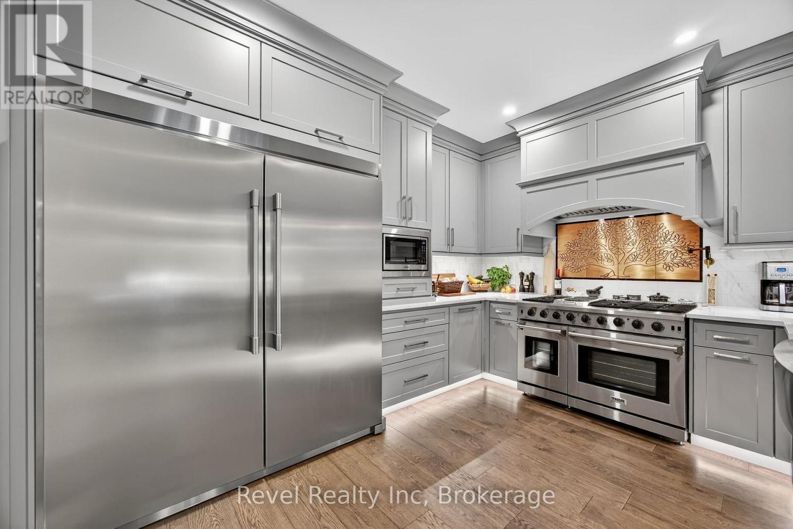 517 Silverbirch Drive, Tiny, ON - Indoor Photo Showing Kitchen With Upgraded Kitchen