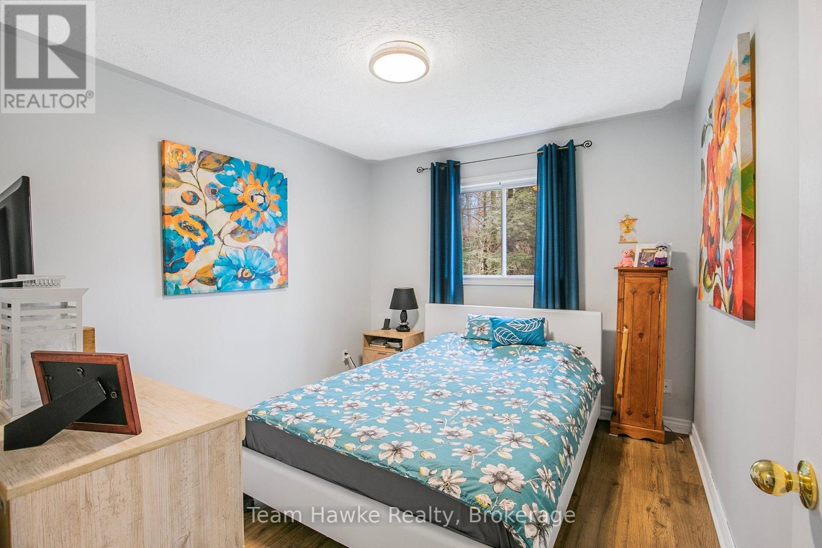22 Laurier Boulevard, Tiny, ON - Indoor Photo Showing Bedroom