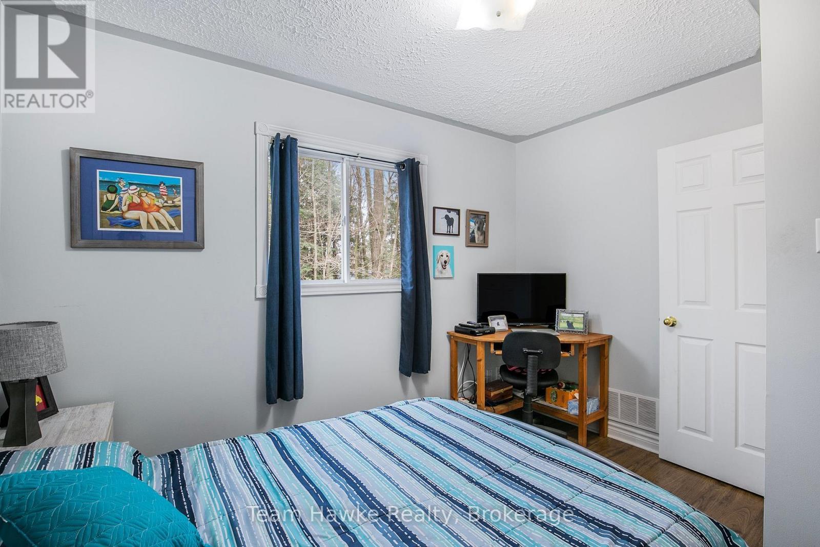 22 Laurier Boulevard, Tiny, ON - Indoor Photo Showing Bedroom