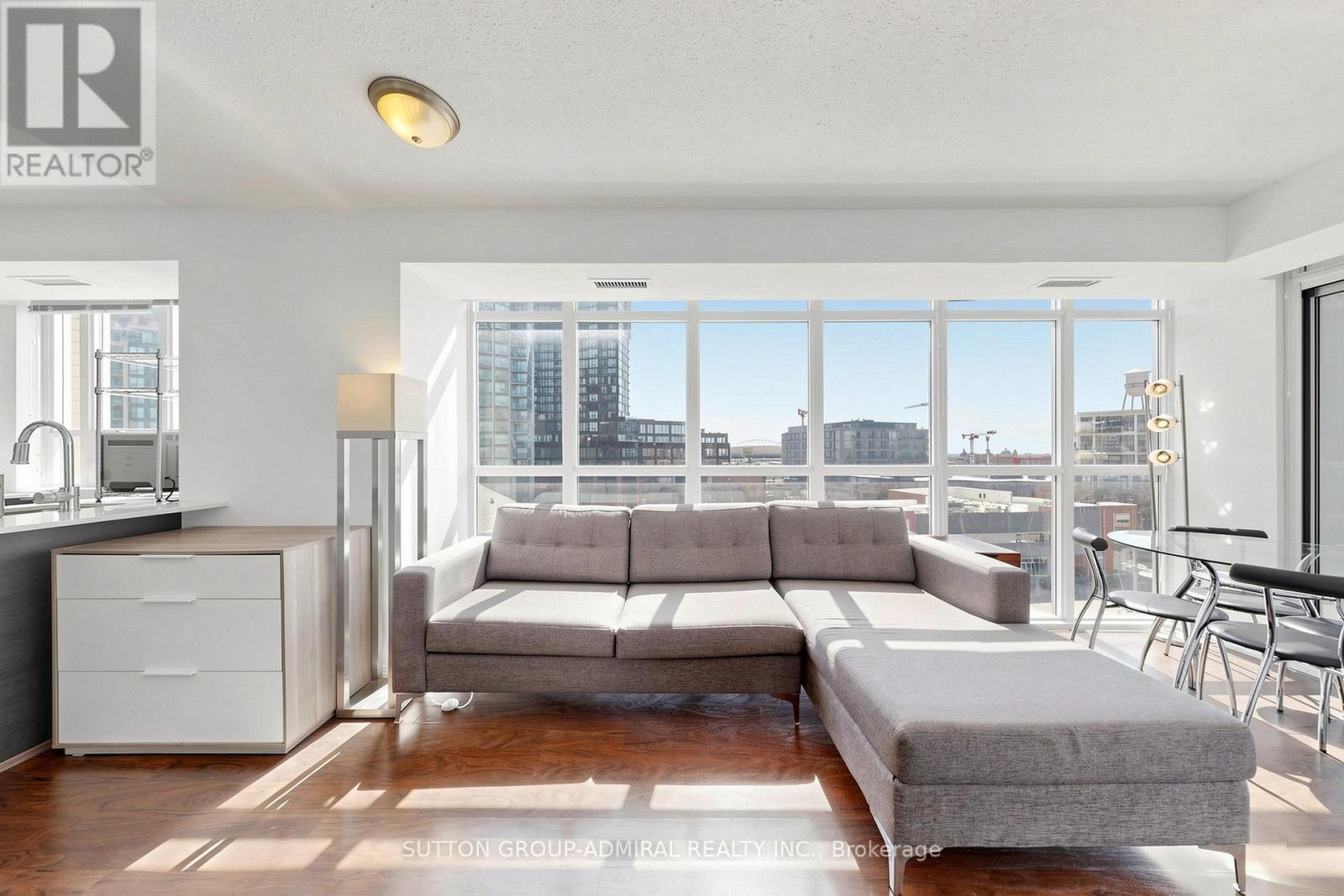 Bright South West Facing Corner - #710 - 125 Western Battery Road, Toronto, ON - Indoor Photo Showing Living Room