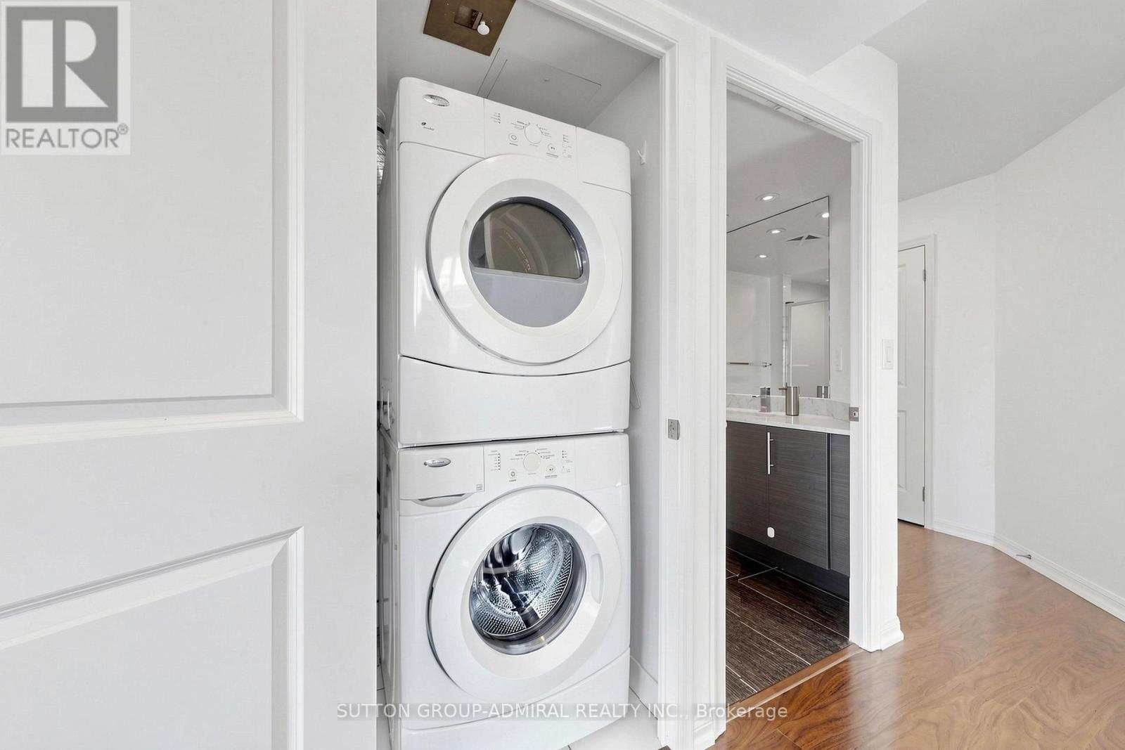#710 - 125 Western Battery Road, Toronto, ON - Indoor Photo Showing Laundry Room