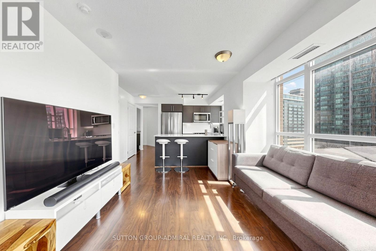Open Concept and Bright! - #710 - 125 Western Battery Road, Toronto, ON - Indoor