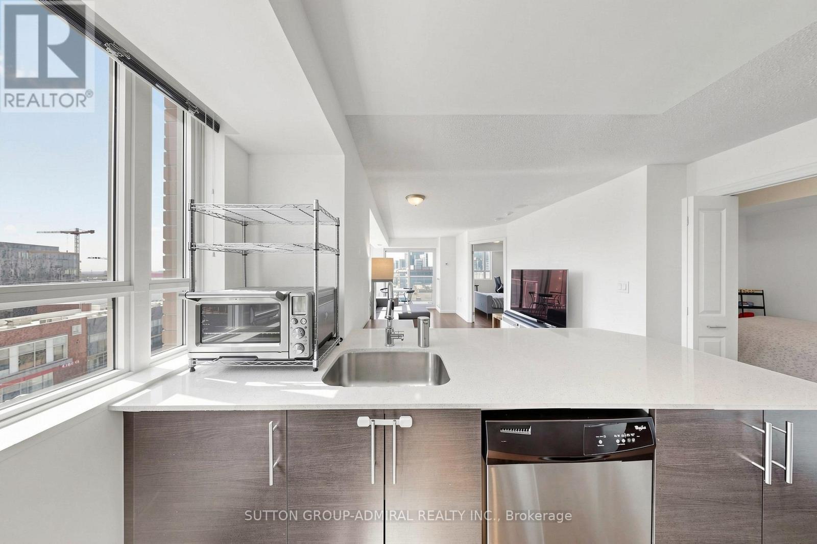 Gourmet Kitchen features Stone Countertops - #710 - 125 Western Battery Road, Toronto, ON - Indoor Photo Showing Kitchen
