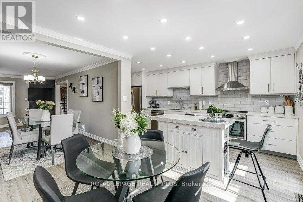 6422 Sapling Trail, Mississauga, ON - Indoor Photo Showing Dining Room