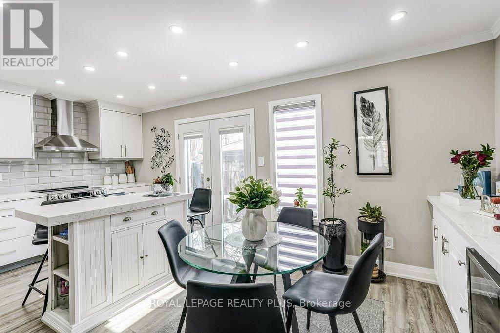 6422 Sapling Trail, Mississauga, ON - Indoor Photo Showing Dining Room