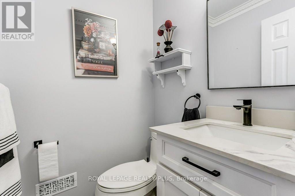 6422 Sapling Trail, Mississauga, ON - Indoor Photo Showing Bathroom