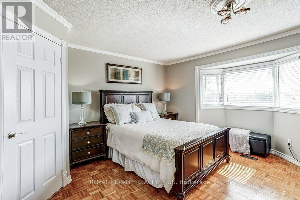 6422 Sapling Trail, Mississauga, ON - Indoor Photo Showing Bedroom