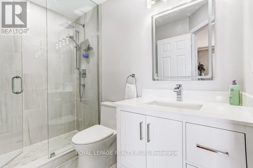 6422 Sapling Trail, Mississauga, ON - Indoor Photo Showing Bathroom