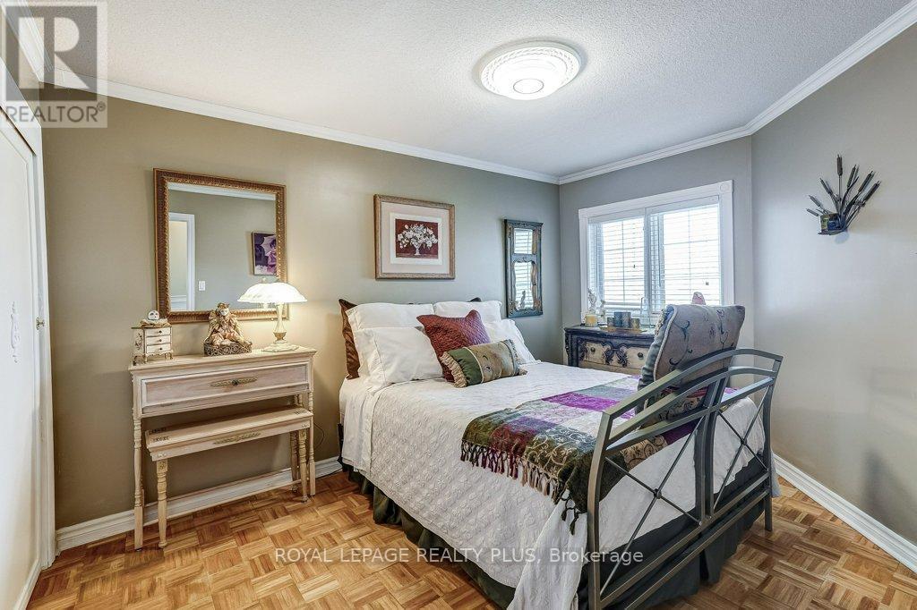 6422 Sapling Trail, Mississauga, ON - Indoor Photo Showing Bedroom