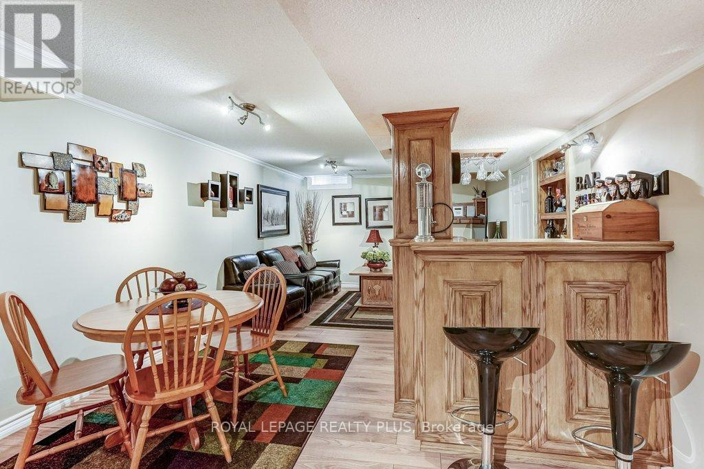 6422 Sapling Trail, Mississauga, ON - Indoor Photo Showing Dining Room