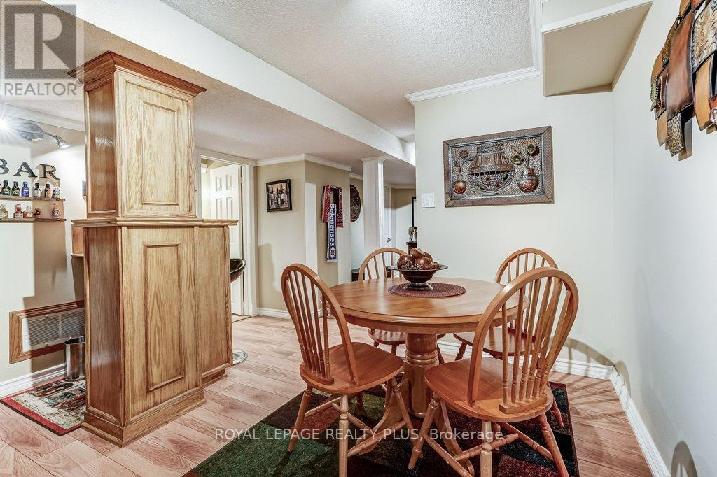 6422 Sapling Trail, Mississauga, ON - Indoor Photo Showing Dining Room