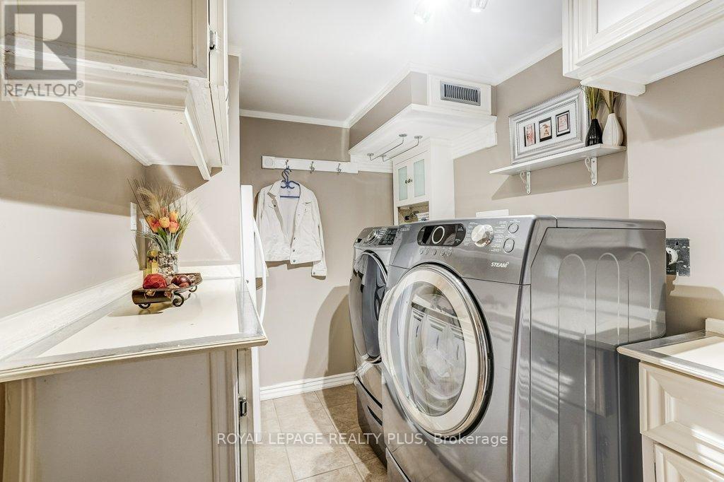6422 Sapling Trail, Mississauga, ON - Indoor Photo Showing Laundry Room