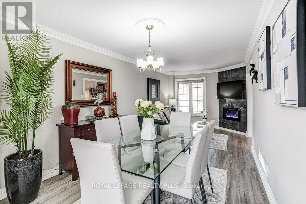 6422 Sapling Trail, Mississauga, ON - Indoor Photo Showing Dining Room
