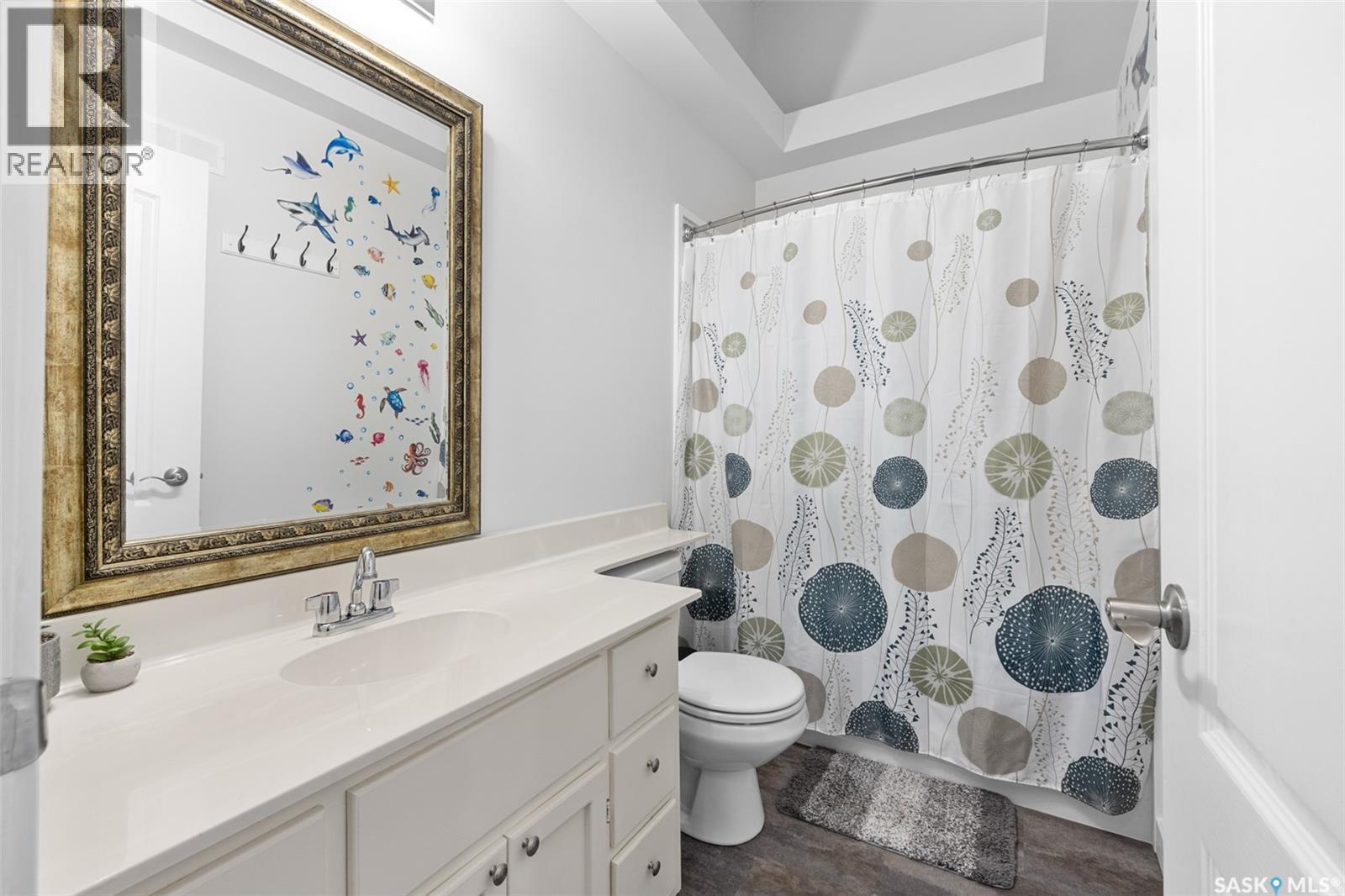 15 Thistle Bay, Regina, SK - Indoor Photo Showing Bathroom