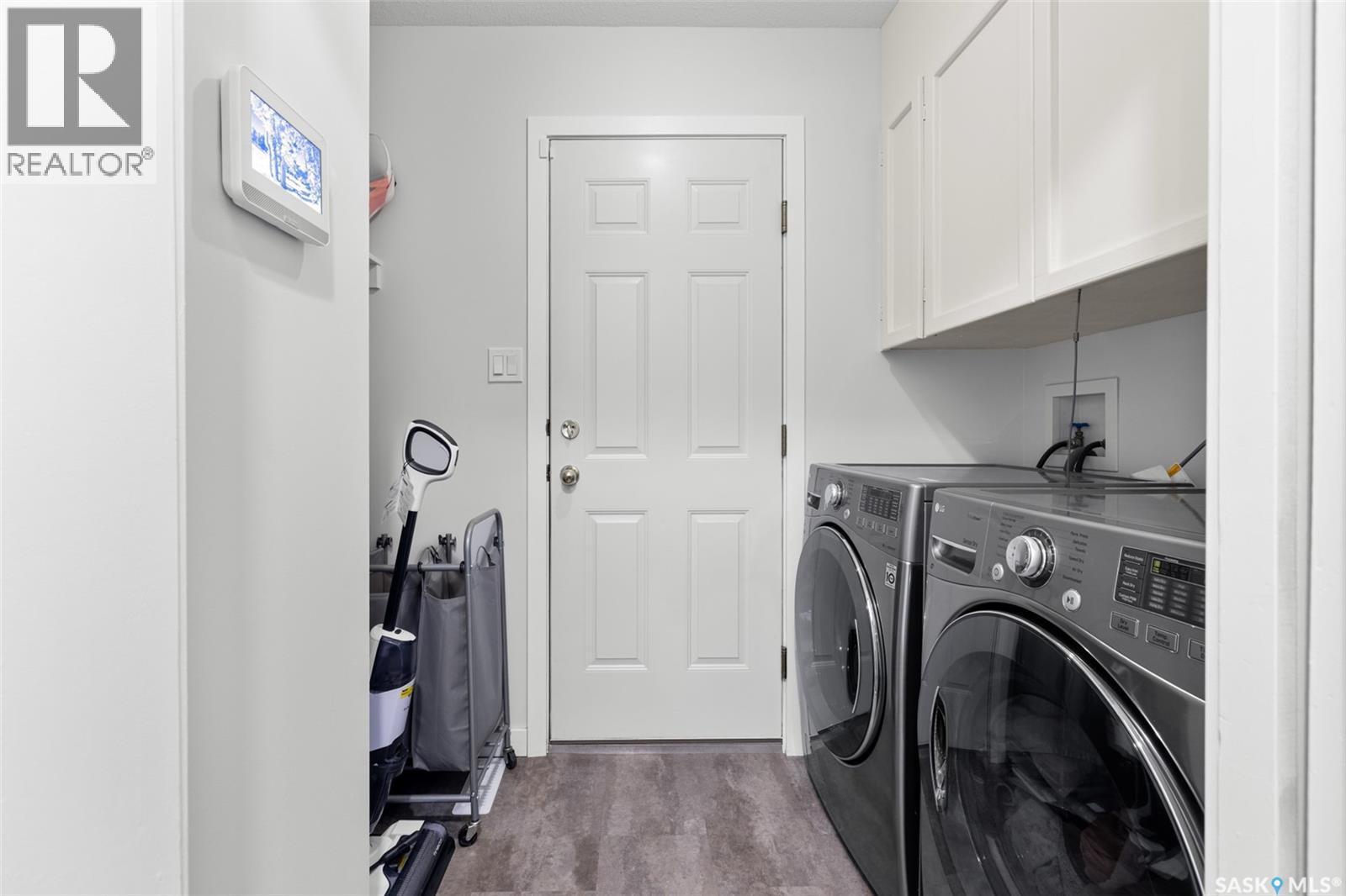 15 Thistle Bay, Regina, SK - Indoor Photo Showing Laundry Room