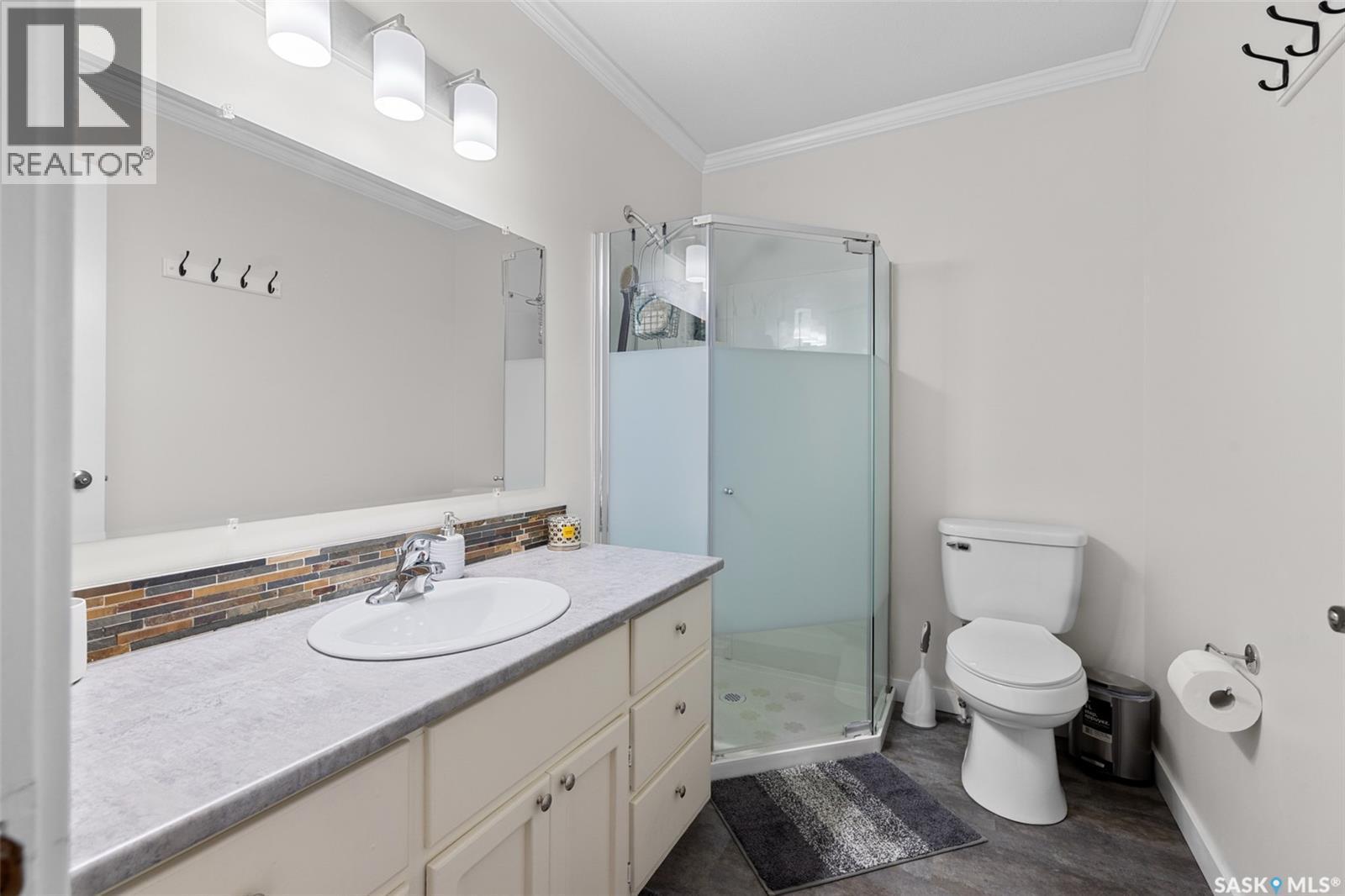 15 Thistle Bay, Regina, SK - Indoor Photo Showing Bathroom