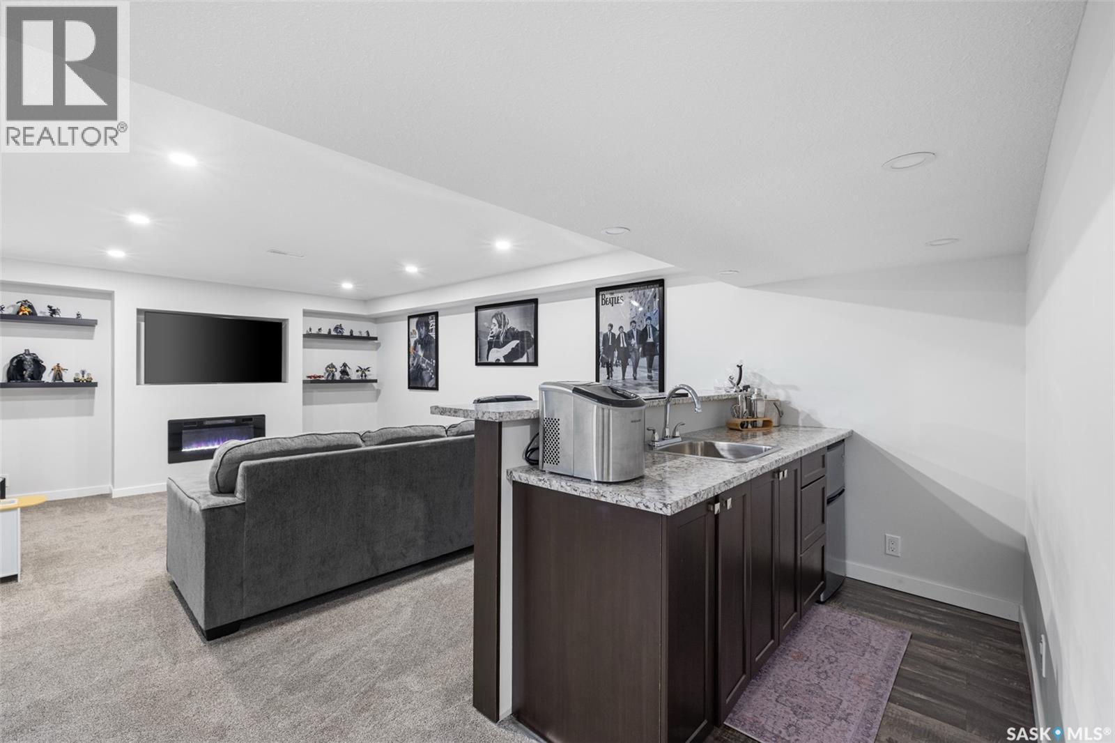 15 Thistle Bay, Regina, SK - Indoor With Fireplace