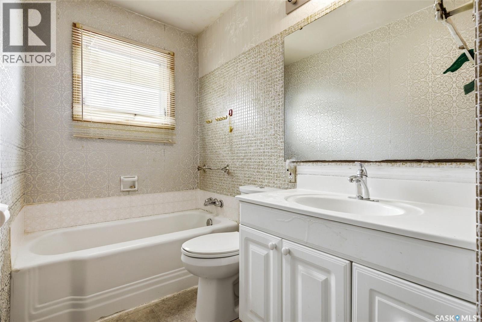 101 Mcnab Crescent, Regina, SK - Indoor Photo Showing Bathroom