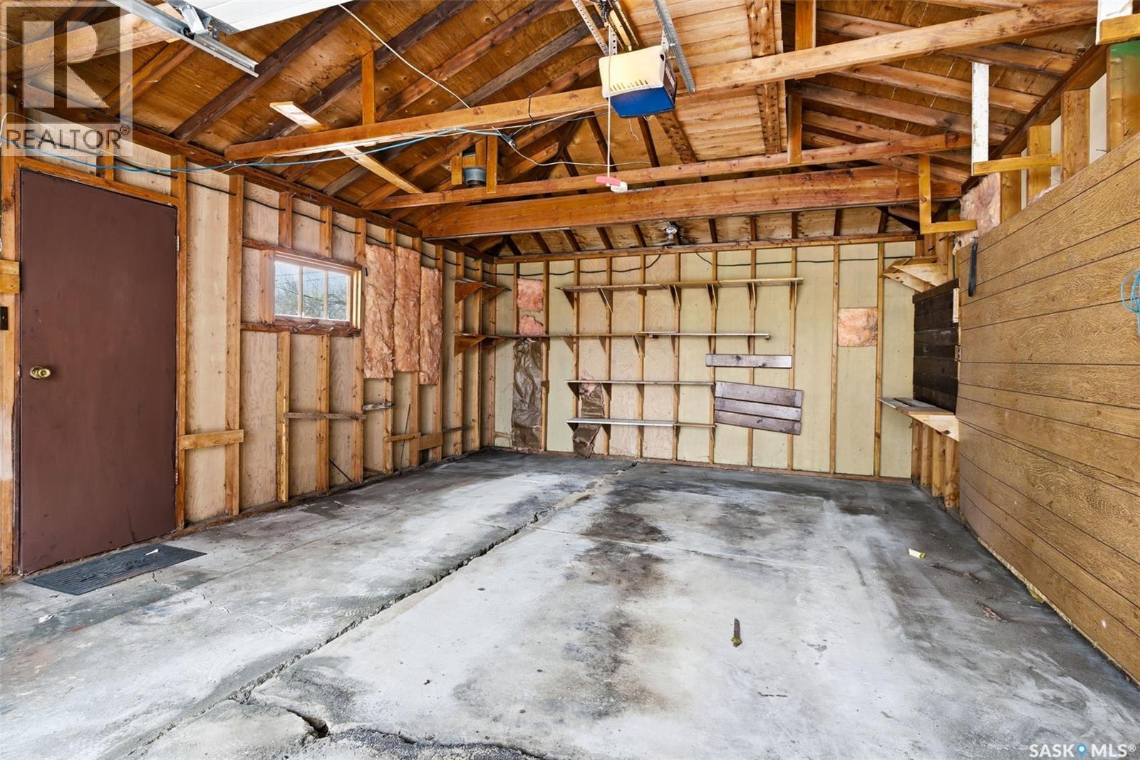 101 Mcnab Crescent, Regina, SK - Indoor Photo Showing Garage