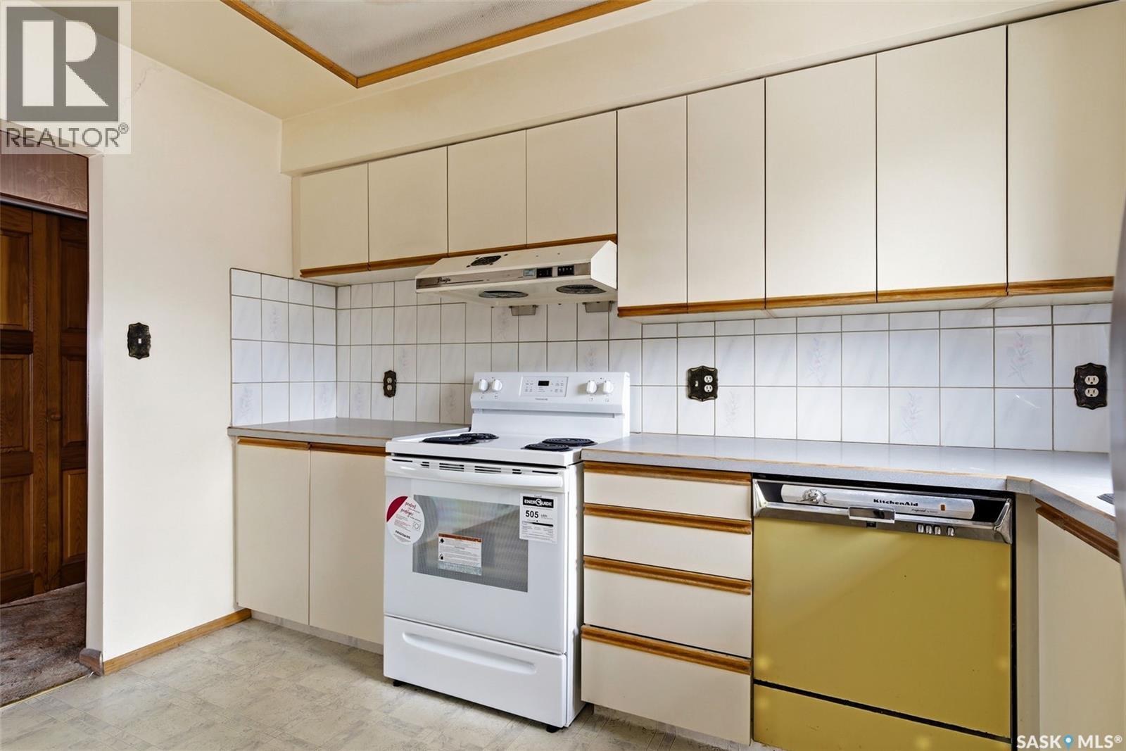 101 Mcnab Crescent, Regina, SK - Indoor Photo Showing Kitchen