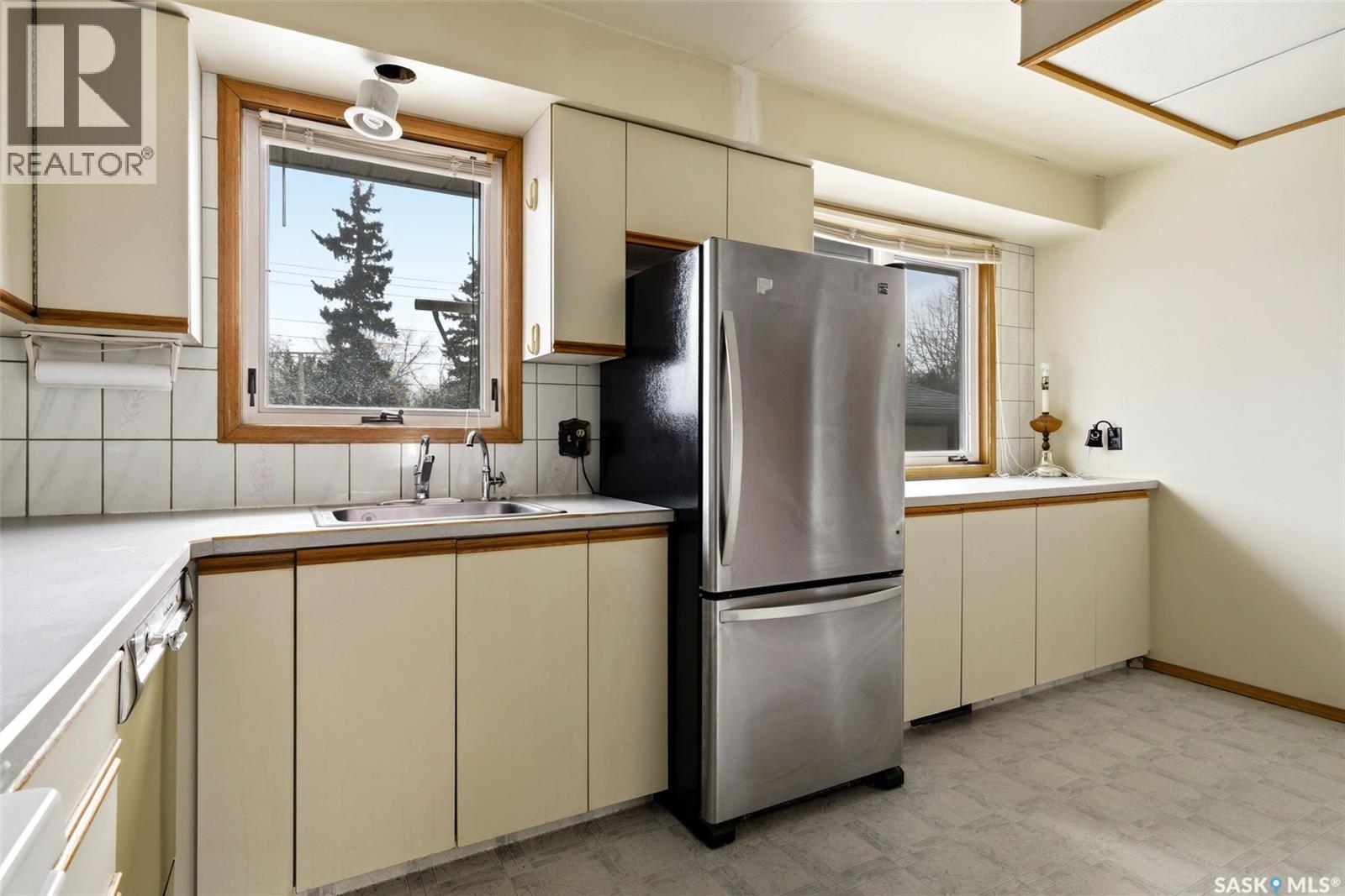 101 Mcnab Crescent, Regina, SK - Indoor Photo Showing Kitchen