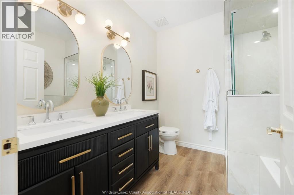 235 Southwind, Tecumseh, ON - Indoor Photo Showing Bathroom