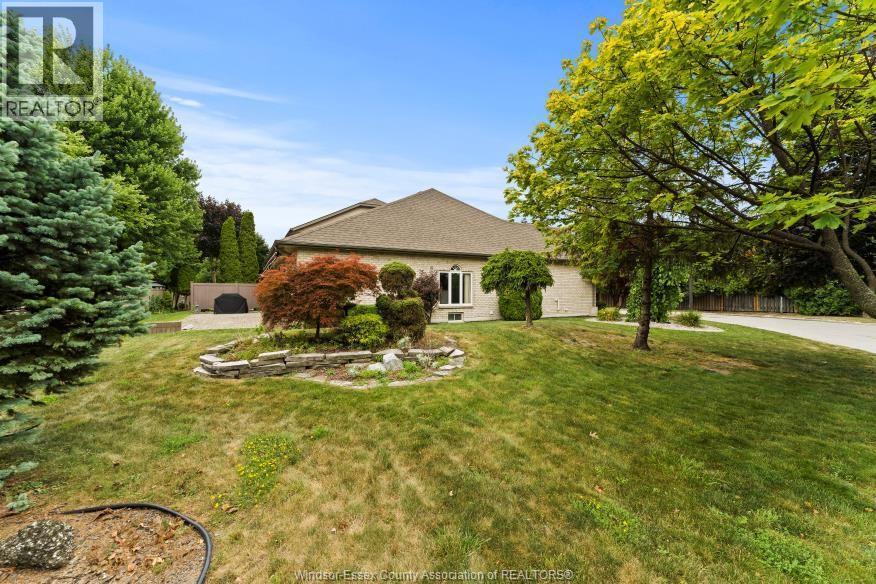 235 Southwind, Tecumseh, ON - Outdoor