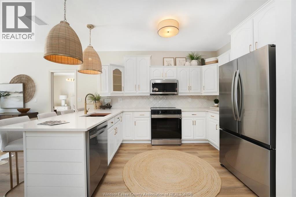 235 Southwind, Tecumseh, ON - Indoor Photo Showing Kitchen With Upgraded Kitchen