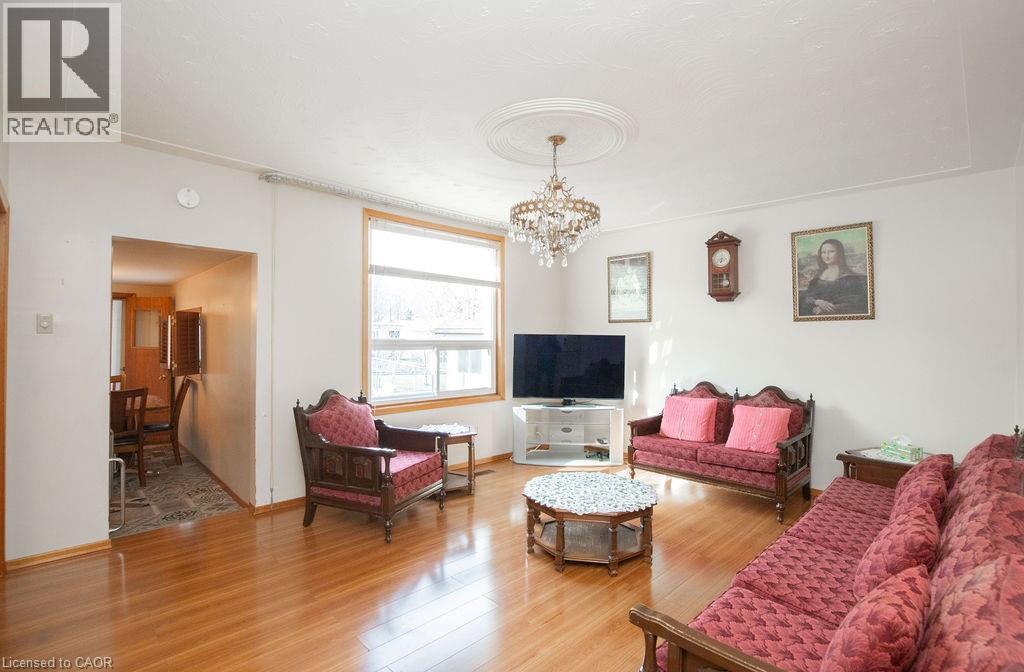 91 Pearl Street N, Hamilton, ON - Indoor Photo Showing Living Room