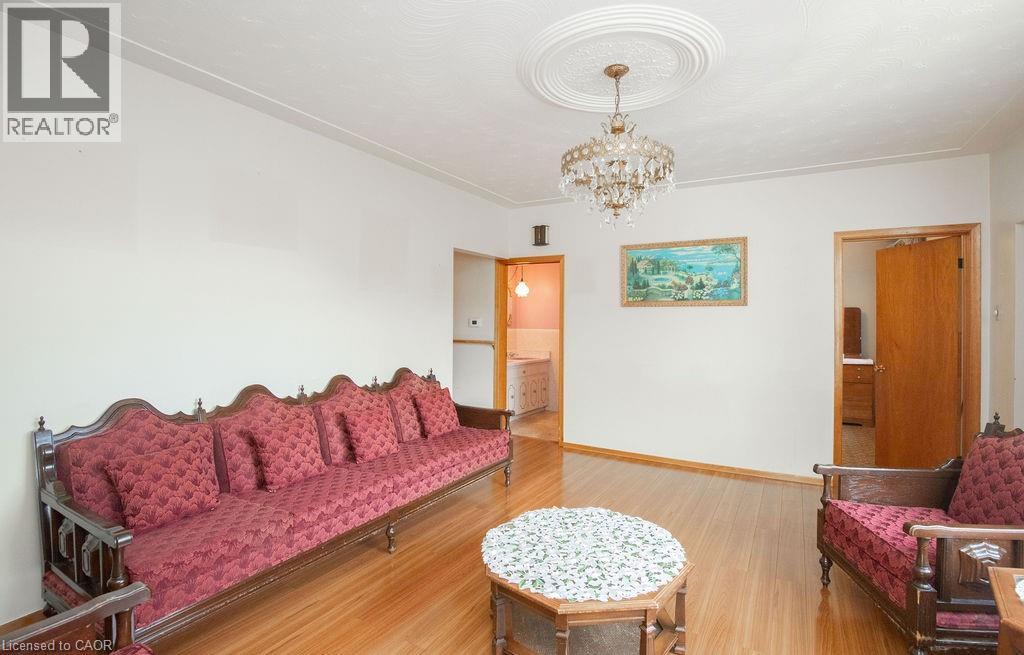91 Pearl Street N, Hamilton, ON - Indoor Photo Showing Living Room