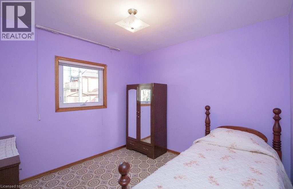 91 Pearl Street N, Hamilton, ON - Indoor Photo Showing Bedroom