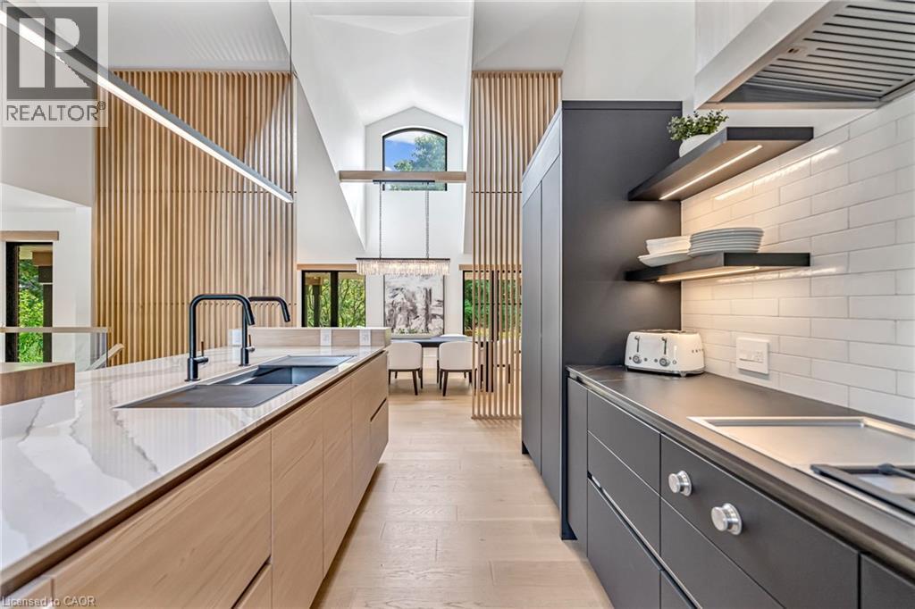 18 Fox Run Drive, Puslinch, ON - Indoor Photo Showing Kitchen