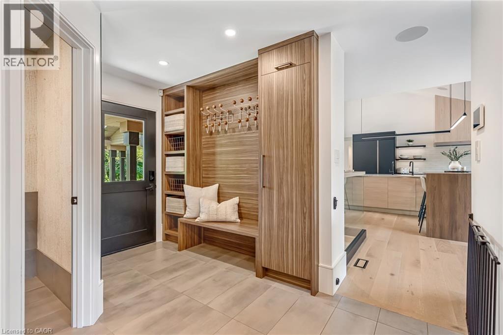 18 Fox Run Drive, Puslinch, ON - Indoor Photo Showing Other Room