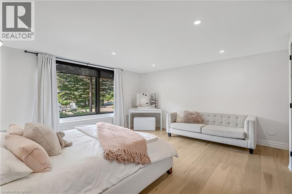 18 Fox Run Drive, Puslinch, ON - Indoor Photo Showing Bedroom