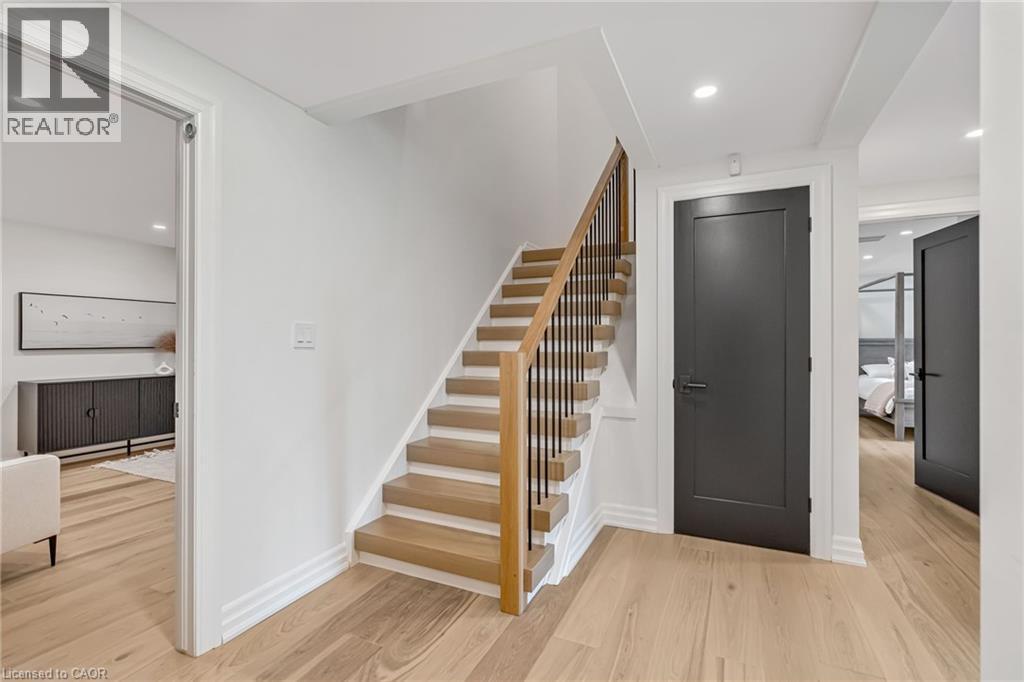 18 Fox Run Drive, Puslinch, ON - Indoor Photo Showing Other Room