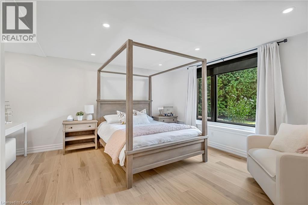 18 Fox Run Drive, Puslinch, ON - Indoor Photo Showing Bedroom