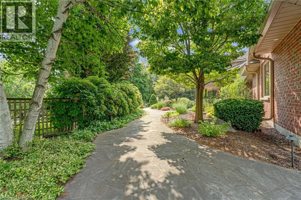 18 Fox Run Drive, Puslinch, ON - Outdoor