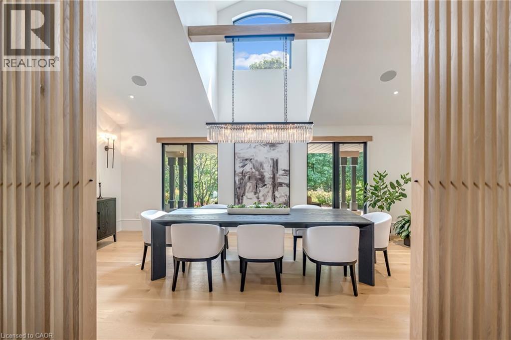 18 Fox Run Drive, Puslinch, ON - Indoor Photo Showing Dining Room