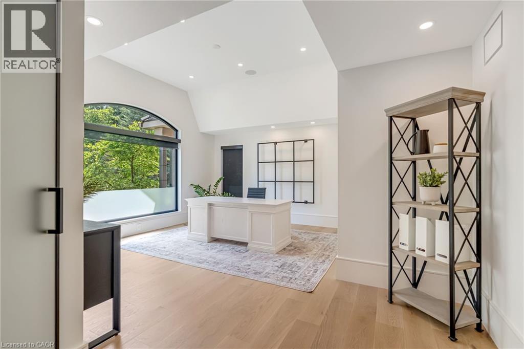 18 Fox Run Drive, Puslinch, ON - Indoor Photo Showing Other Room