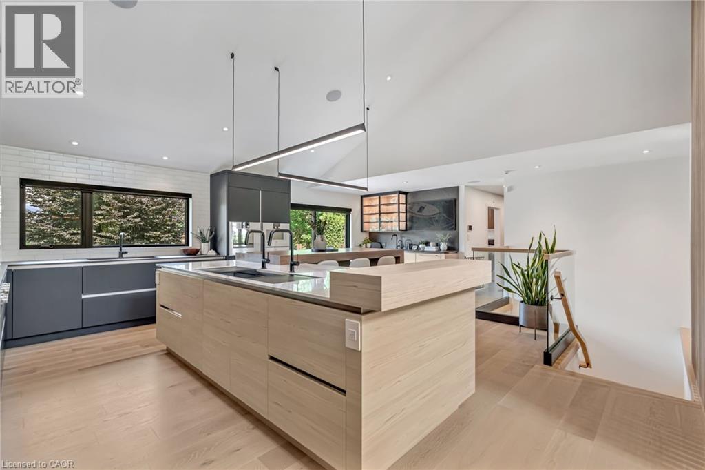 18 Fox Run Drive, Puslinch, ON - Indoor Photo Showing Kitchen With Double Sink