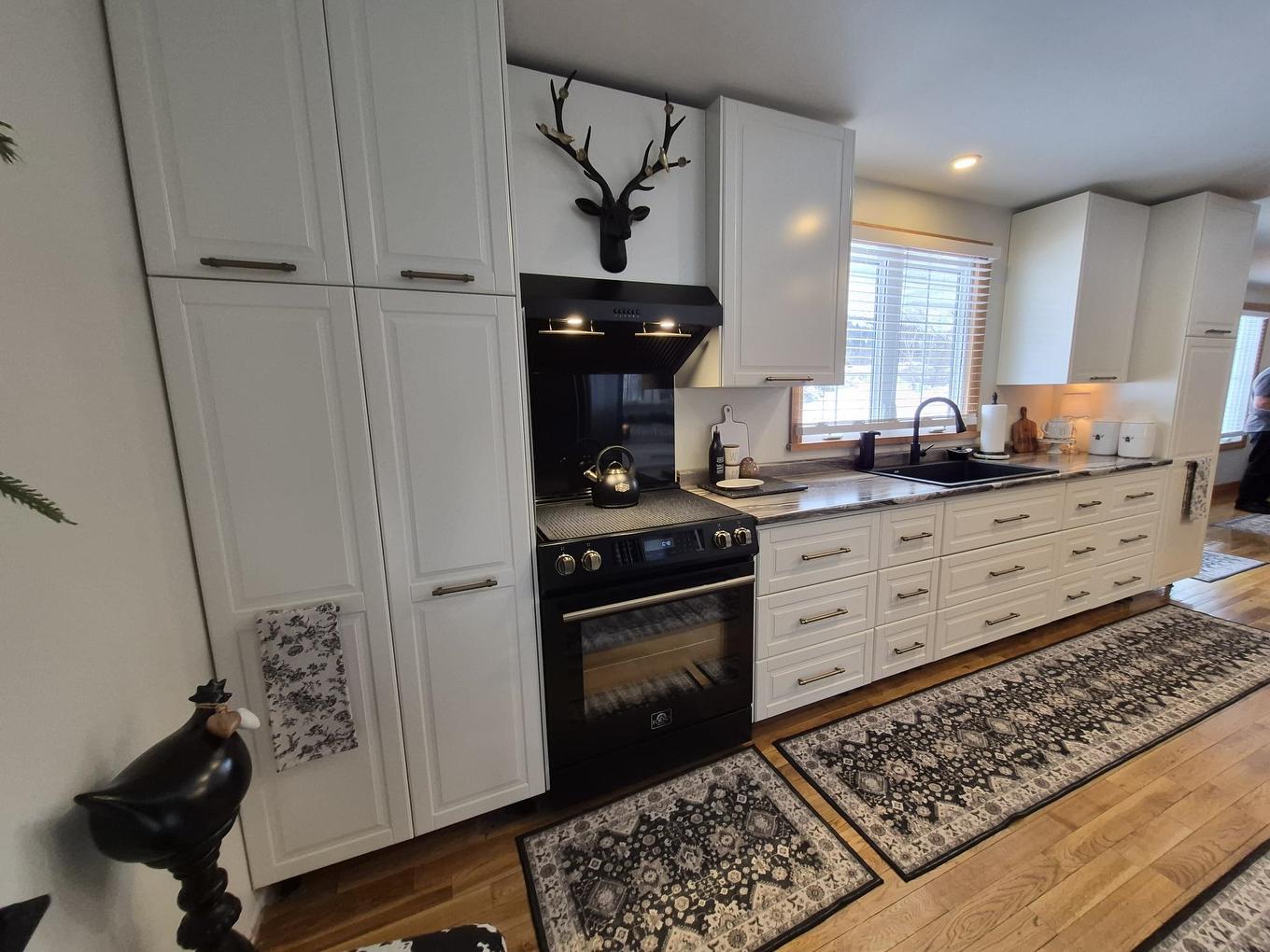 34 Redwing Ave, Manitouwadge, ON - Indoor Photo Showing Kitchen