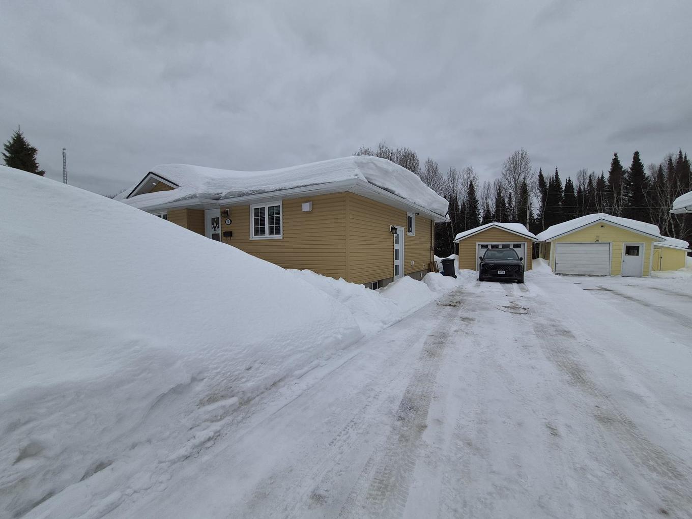 34 Redwing Ave, Manitouwadge, ON - Outdoor