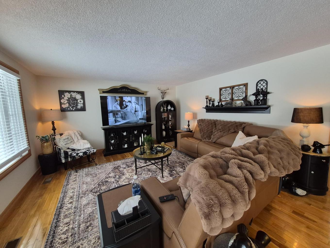 34 Redwing Ave, Manitouwadge, ON - Indoor Photo Showing Living Room