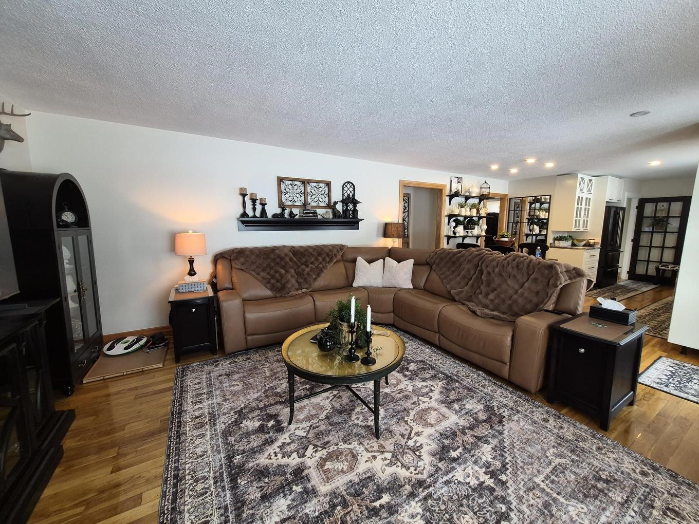 34 Redwing Ave, Manitouwadge, ON - Indoor Photo Showing Living Room