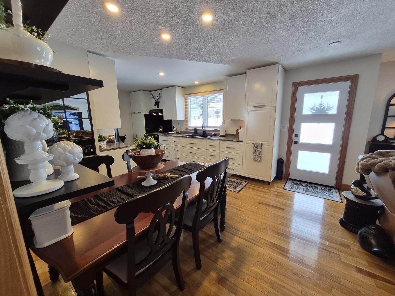 34 Redwing Ave, Manitouwadge, ON - Indoor Photo Showing Dining Room