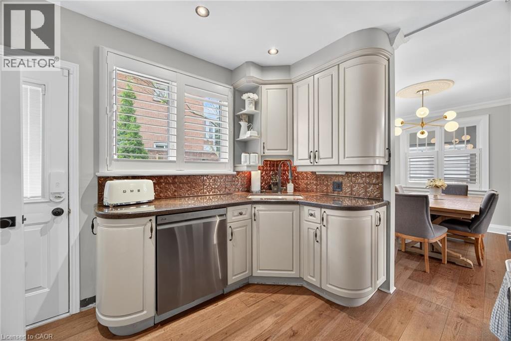 108 Owen Street, Barrie, ON - Indoor Photo Showing Kitchen