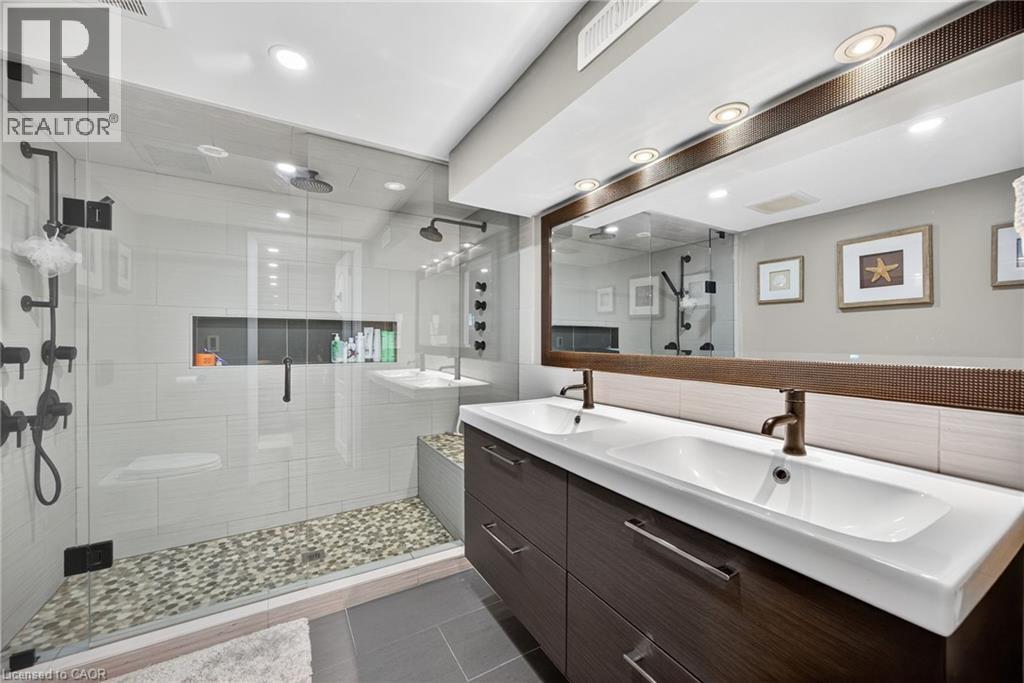 108 Owen Street, Barrie, ON - Indoor Photo Showing Bathroom
