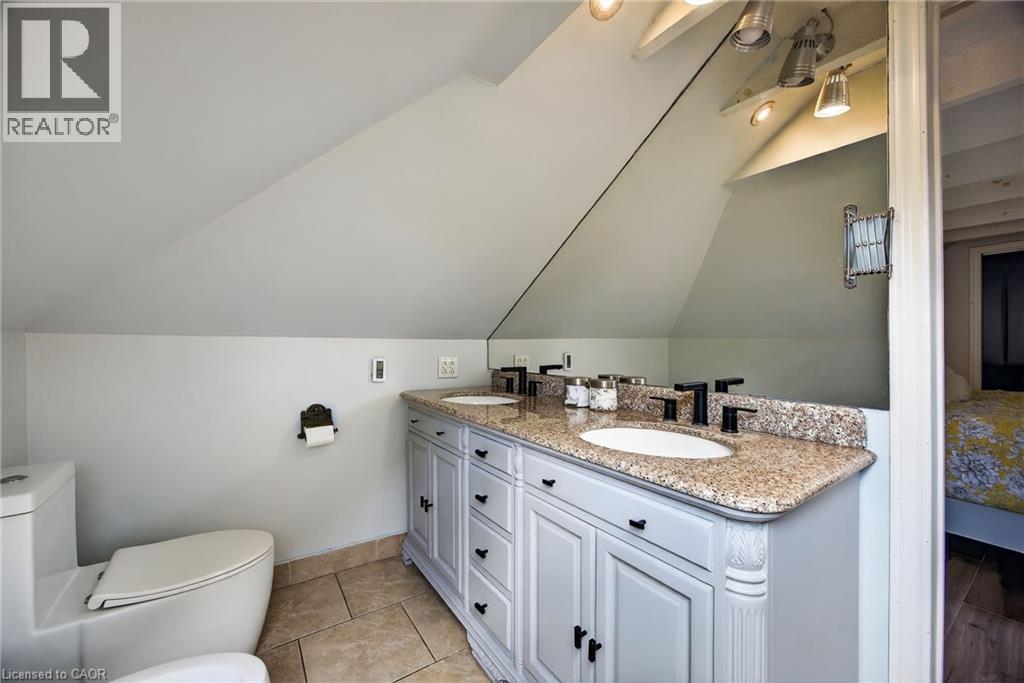 108 Owen Street, Barrie, ON - Indoor Photo Showing Bathroom