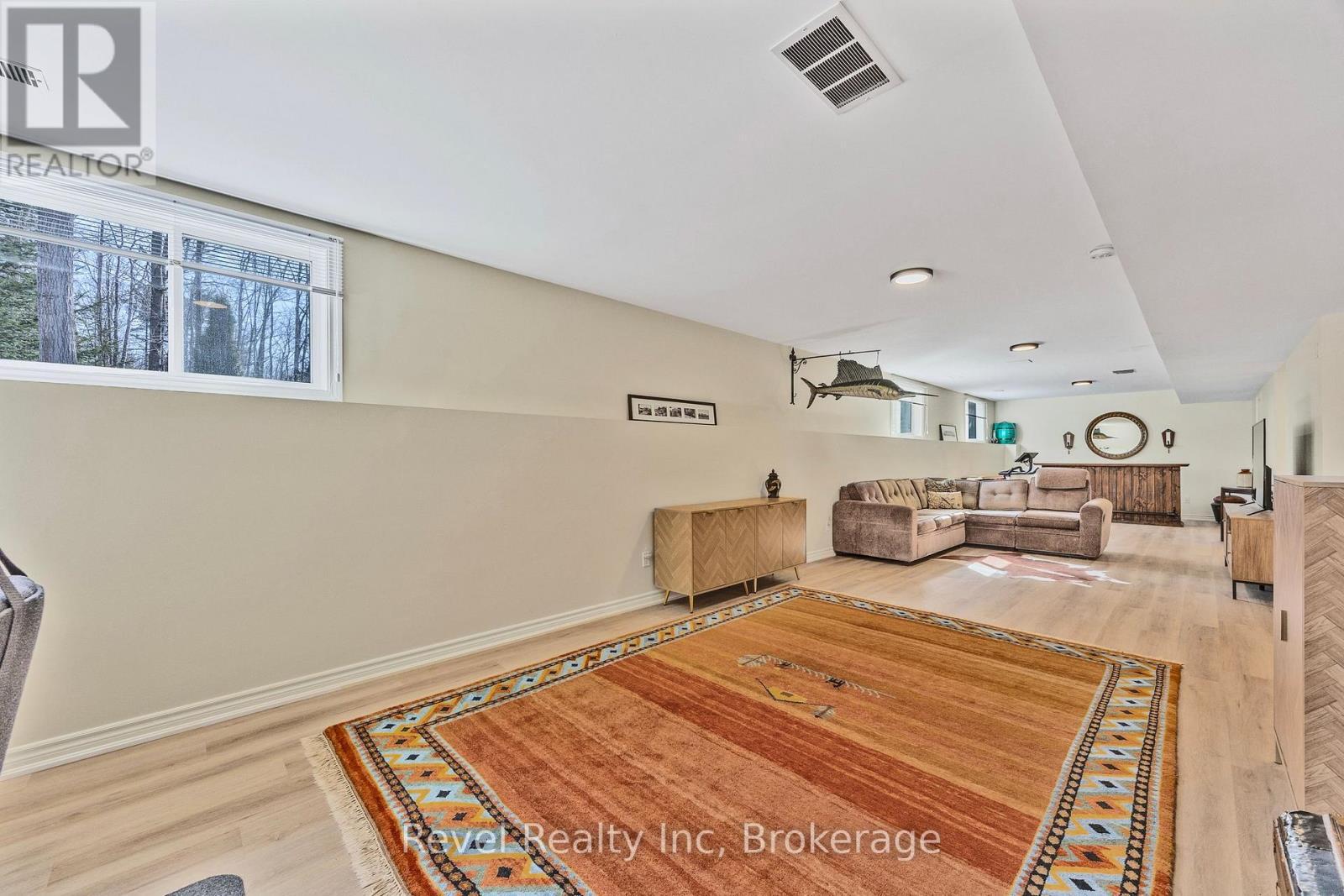 89 Trout Lane, Tiny, ON - Indoor Photo Showing Other Room