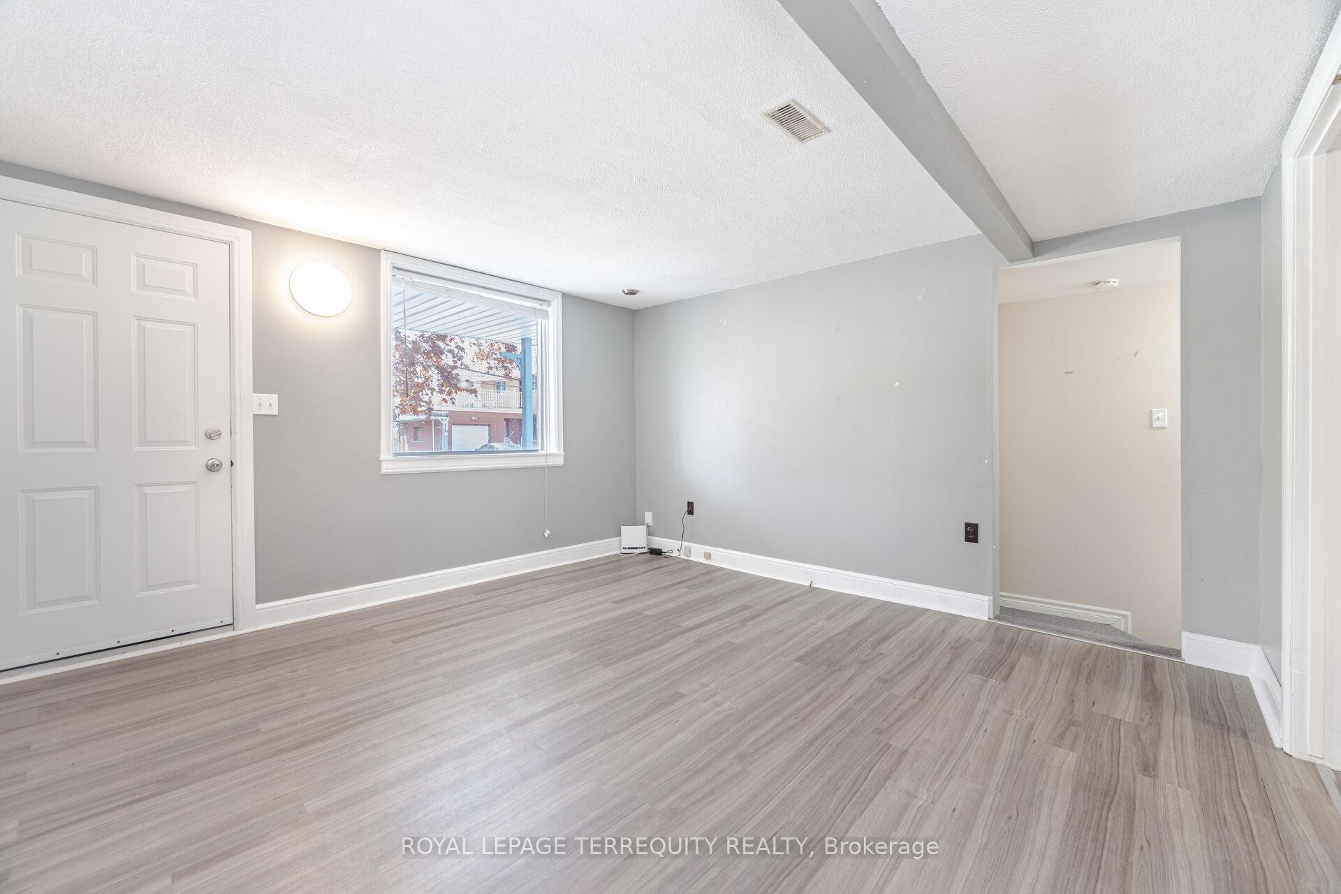 16 Royal Avenue, Hamilton, ON - Indoor Photo Showing Other Room